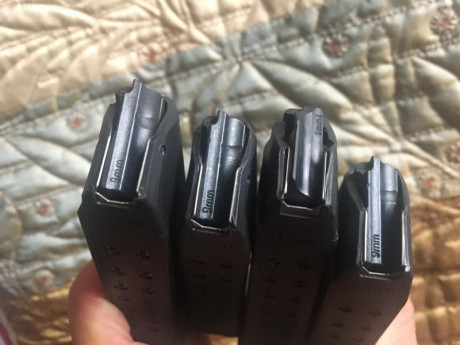  Vendo cuatro cargadores de una  Glok 17 9m  con muy poco  En principio vendo los cuatro juntos   

 Salu2 01