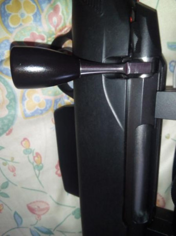 Vendo pomo de cerrojo de Tikka t3 / t3x vale para los dos modelos , es de concepcion tactica, sin golpes 00