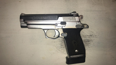 Vendo Firestar 9mm en buenísimo Estado, 2 cargadores y su caja de cartón. El arma está en Barcelona.

180 00