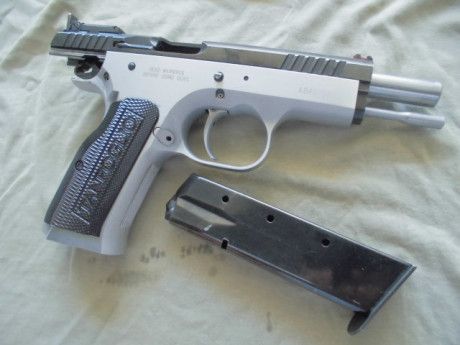 VENDIDA, GRACIAS AL FORO
Hola a todos, 
Vendo esta Tanfoglio Match:
-Calibre 9mm Para., simple acción, 21