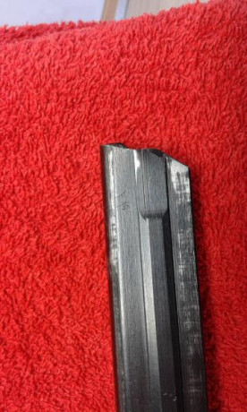 Hola a todos, se venden dos cargadores de luger mas un gatillo tambien de luger mas una cantonera de culata 11