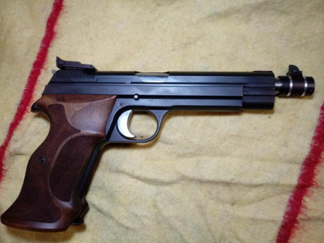 Está vendida. Pistola Sig Sauer P210, guiada en F, un solo cargador. El estado de la mismas es impecable. 01