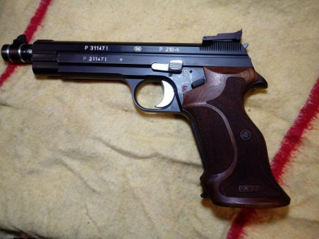 Está vendida. Pistola Sig Sauer P210, guiada en F, un solo cargador. El estado de la mismas es impecable. 00