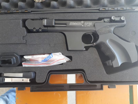 Vendo pistola del 32 perfecta con todos sus accesorios teléfono 652 67 44 19 está en la provincia de Lérida.Cacha 00
