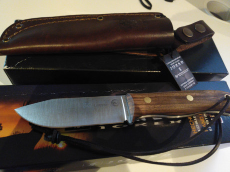 ·Vendo estos tres cuchillos:

-Germán Azote ''Nocturno": 120€
-JOKER Campero: 50€
-J&V Celtibero: 00