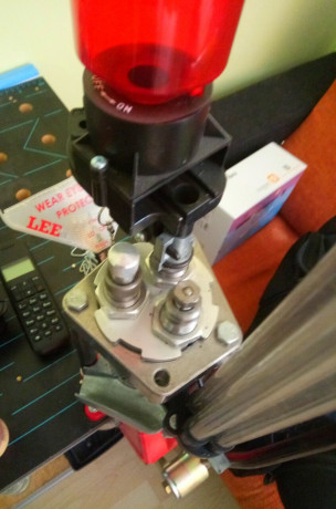 Vendo maquina de recarga LEE PRO 1000, en perfecto estado y con dies del 9mmp. 180€. 625079610. 00