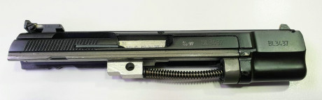 Se vende CZ 75 B, con Kit original del 22, cachas Pachmayr de goma, amortiguador de retroceso y dos cargadores 12