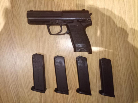 Vendo pistola de 9mm H&K USP STANDARD con cuatro cargadores. La vendo por el poco uso que le doy. 00