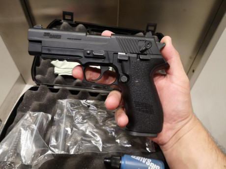 Hola compañeros, vendo Sig Sauer mosquito del 22 por no usarla, he gastado dos cajas de municion con ella, 01