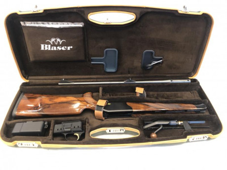 Vendo Blaser R8 Black Edition en calibre 3006 en muy buen estado con dos cajas de balas tiradas y baleo 02