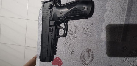 Pistola de Co2 cal. 4,5mm Sig Sauer  p320 X-five, sistema  Block Back, en perfecto estado con su caja, 02