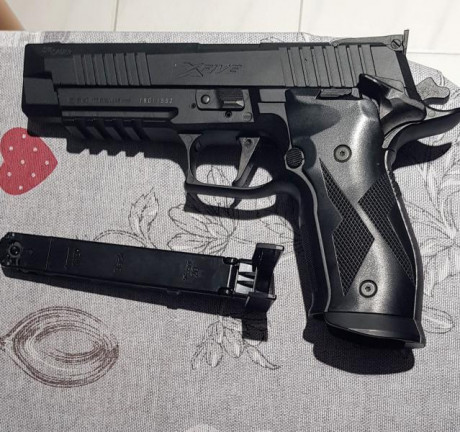Pistola de Co2 cal. 4,5mm Sig Sauer  p320 X-five, sistema  Block Back, en perfecto estado con su caja, 01