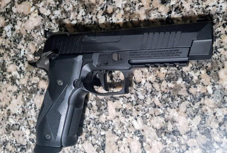 Pistola de Co2 cal. 4,5mm Sig Sauer  p320 X-five, sistema  Block Back, en perfecto estado con su caja, 00