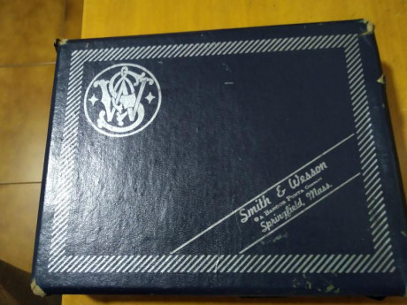 Cambio S&W mod 59,. 9 mm, por revolver de 3" en F.
Viene con caja original, instrucciones, baqueta, 01