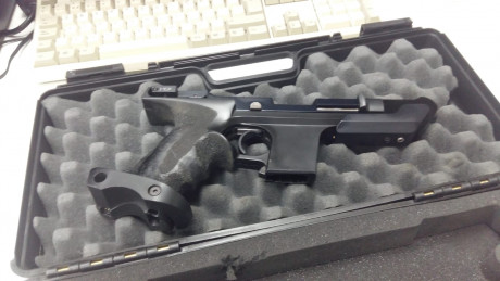 POR ABANDONAR LA LICENCIA VENDO PISTOLA DE CONCURSO LICENCIA F MARCA HAMMERLI SP20 CALIBRE 22.
LA HE USADO 01
