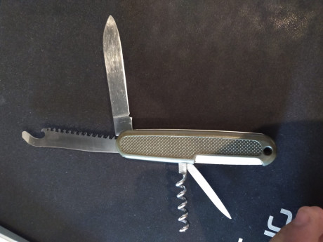 Vendo Victorinox GAK del Ejército Alemán,en perfecto estado.
Envío por correos ordinario incluido en el 02