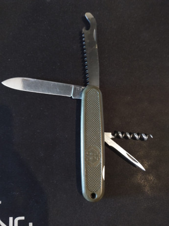 Vendo Victorinox GAK del Ejército Alemán,en perfecto estado.
Envío por correos ordinario incluido en el 01