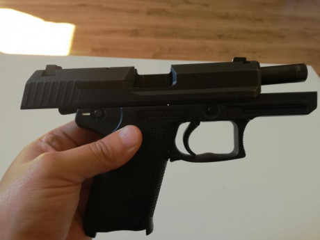 Vendo mi HK USP Compact 9mm.  El arma está en perfecto estado, 2 cargadores con capacidad para 13 cartuchos. 10