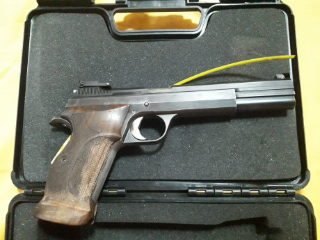 Pistola en perfecto estado de todo menos la cacha que está tocada para ajustar a mi mano.
Poco se puede 00