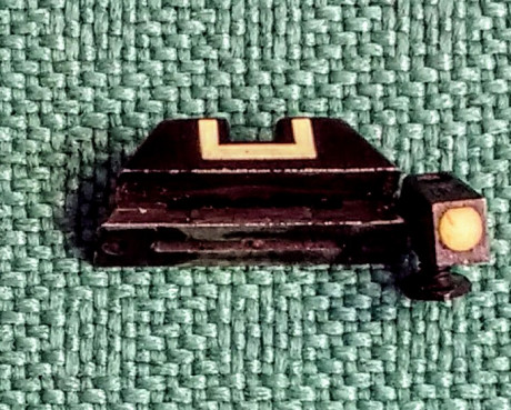 Se vende Alza y punto de mira originales de acero para pistolas Glock.
Están en La Coruña.
40 euros envío 01