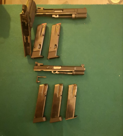 Muy buenas compañeros.
Un amigo vende una pistola CZ 75 en 9mm y con kit del 22, ambos en muy buen estado. 02