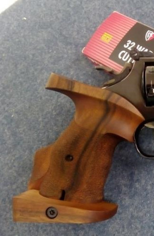 Que tal.

VENDIDA

Vendo empuñadura de nogal marca Knill talla M ajustable para revólveres S&W con 00