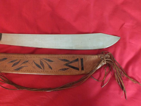 Machete original COLLINS&HARTFORD LEGITIMUS.
Procedente de Colombia.
Largo total 75 cm.
Largo hoja. 10