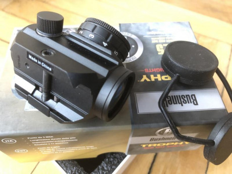 Visor óptico para rifles, escopetas, carabinas o pistolas Bushnell Trophy TRS-25 (1x25). 

Visor de punto 02