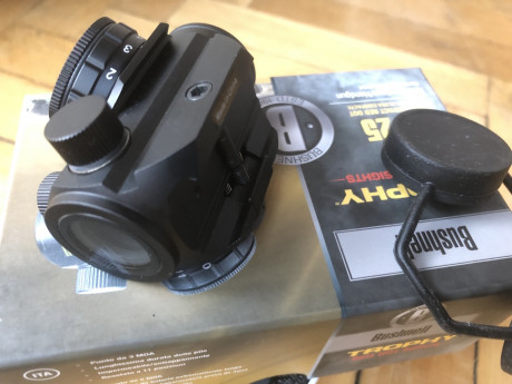 Visor óptico para rifles, escopetas, carabinas o pistolas Bushnell Trophy TRS-25 (1x25). 

Visor de punto 01