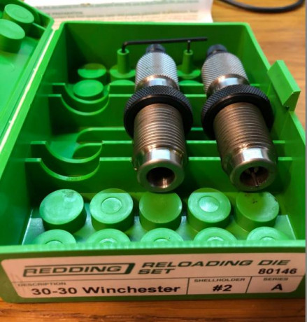 Lo dicho
cambio dies redding del 30.30 por unos del 7x57, no importa la marca que sean.
Saludos
Ismael. 00