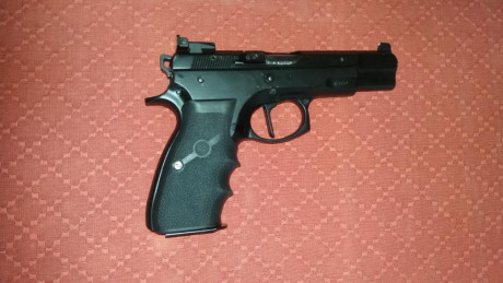 Hola. Vendo guiada en F.
Gatillo y martillo de competición. Miras regulables. 
Anulada la doble acción 11