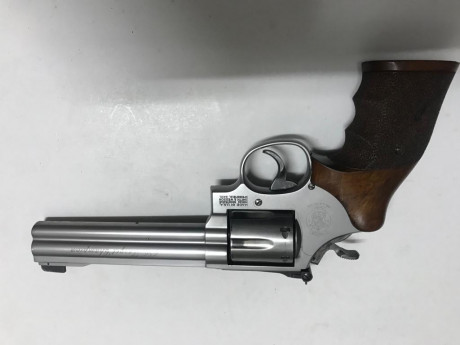 Vendo revolver S&W  target Champion del calibre 357 Magnum a 500 eur 01