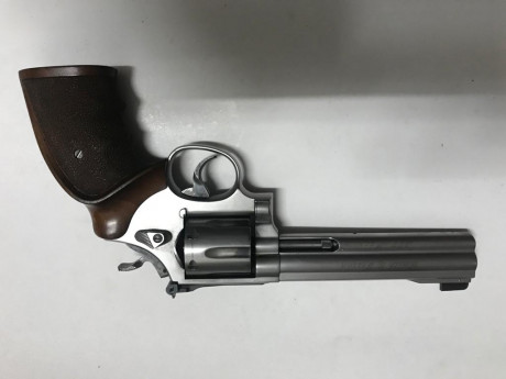 Vendo revolver S&W  target Champion del calibre 357 Magnum a 500 eur 00