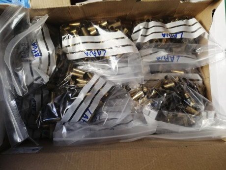 Vendo vainas Lapua del 32, son de 1 solo disparo y entrego en bolsas de 100 unidades.

Precio 10€ las 00