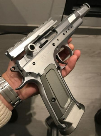 Vendo Tanaglio FT de OPEN calibre 38SA es un modelo antigua que se le cambiaron las cachas y el fanel 02