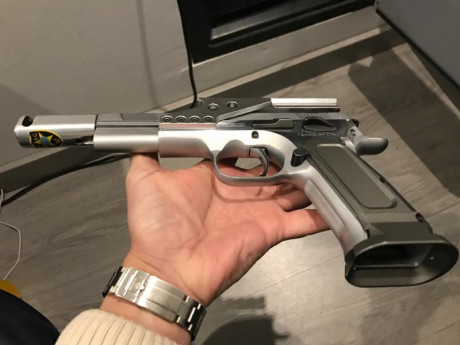 Vendo Tanaglio FT de OPEN calibre 38SA es un modelo antigua que se le cambiaron las cachas y el fanel 01
