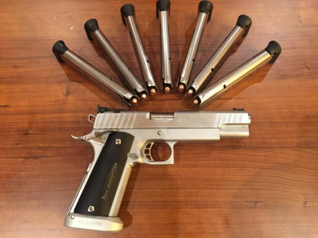 VENDIDA !!!!!!!!!!!!! pistola preparada para IPSC marca STI modelo RANGE MASTER muy preparada, cachas 02