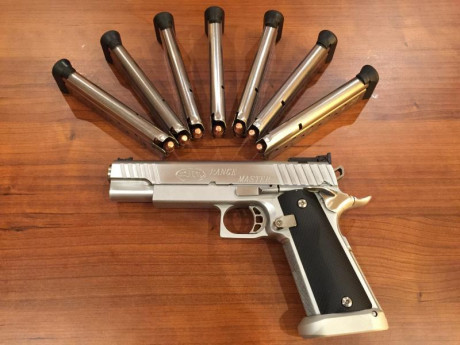 VENDIDA !!!!!!!!!!!!! pistola preparada para IPSC marca STI modelo RANGE MASTER muy preparada, cachas 01