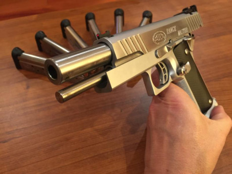 VENDIDA !!!!!!!!!!!!! pistola preparada para IPSC marca STI modelo RANGE MASTER muy preparada, cachas 00