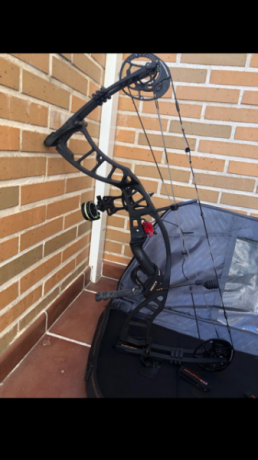 Se pone en venta Arco de Poleas Hoyt Power Max del año 2017 de apertura 25.5 a 30 y potencia 50 - 60 en 02