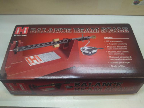 Buenas tardes,

  Báscula vendida, se puede cerrar.  

Se vende báscula analógica Hornady. Muy poco uso, 02