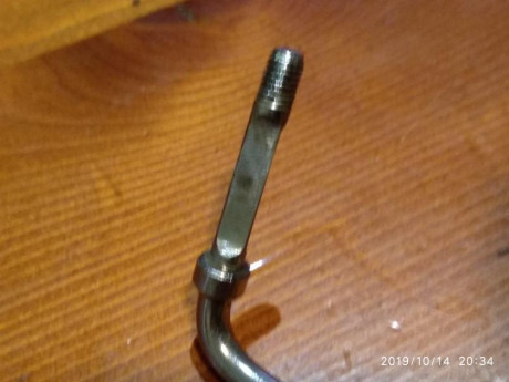 Vendo pesa gatillos metálico
Tiene en v la zona de contacto
Está en Collado Villalba Madrid
 € más portes 02