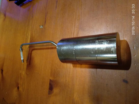 Vendo pesa gatillos metálico
Tiene en v la zona de contacto
Está en Collado Villalba Madrid
 € más portes 00