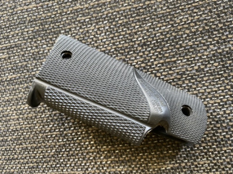 Vendidas. cachas Patchmayr para 1911 de goma. Permiten un grip excelente. Nuevas . 35 euros puestas en 01