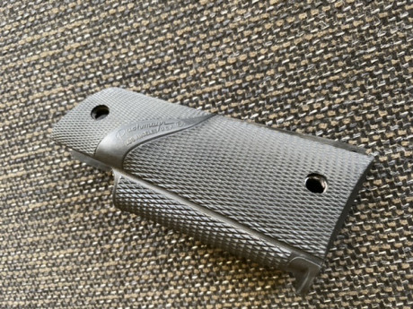 Vendidas. cachas Patchmayr para 1911 de goma. Permiten un grip excelente. Nuevas . 35 euros puestas en 00