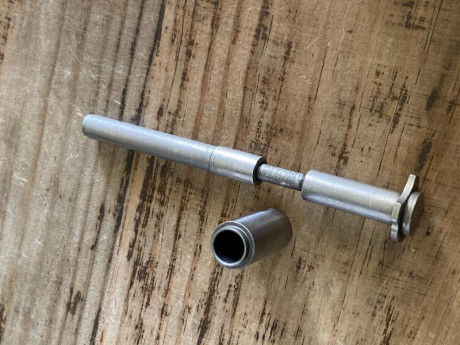 VENDIDO, amortiguador de retroceso para 1911 de 5” 
Precio 60 euros puesto en casa en peninsula. 
Gracias 00