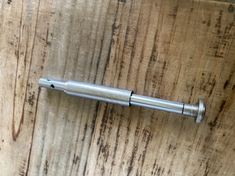 Vendo guia solida del muelle recuperador de 1911 de 6”
Con su manguito .
40 euros puesta en casa.
Saludos 00
