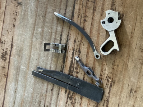 Vendo grupo de disparador de 1911 , SPS.
Martillo, fiador , desconector, muelle de tres patas y biela 00