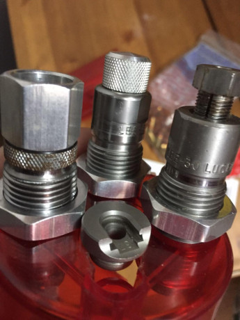 Vendo Dies de LEE del calibre 30 Luger, estado según fotos, el shell holders no va incluido, porque yo 02