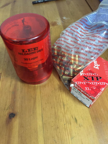 Vendo Dies de LEE del calibre 30 Luger, estado según fotos, el shell holders no va incluido, porque yo 00